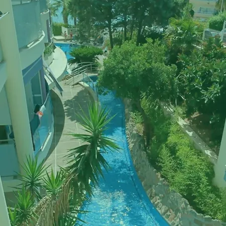 Junto Al Mar Salou